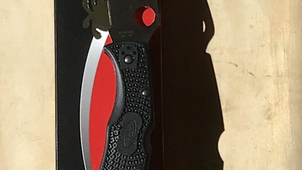 Endela Lockback Wharncliffe Black Spyderco